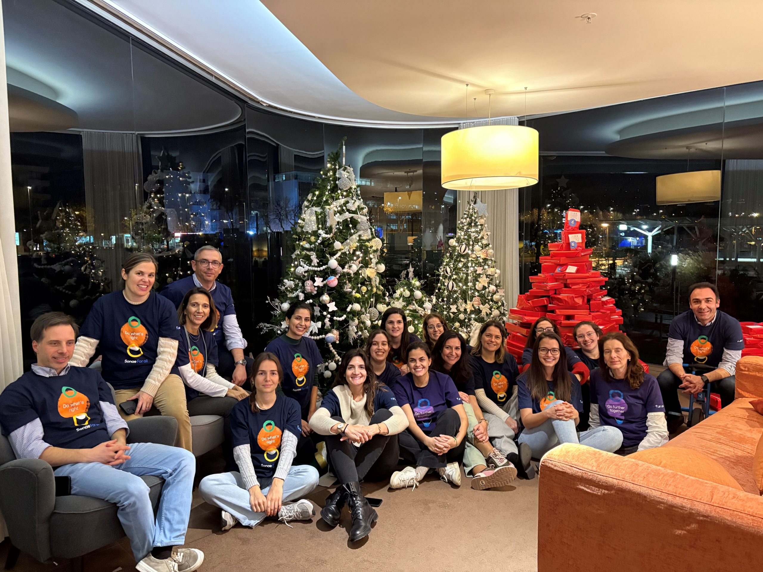 https://sonaeforall.pt/wp-content/uploads/2025/04/natal2024-1-scaled.jpg